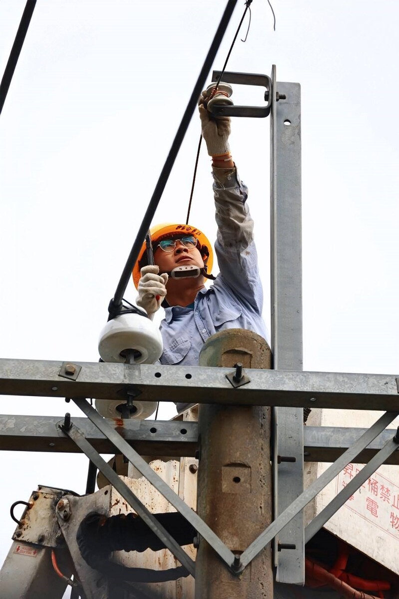 wHandNews_Image_2_f3635.jpg