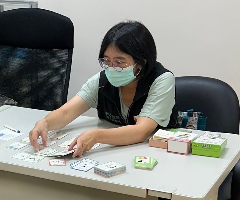 北分署花蓮就業中心安排職涯駐點就服員透過晤談及職涯工具引導青年找方向_2_7a653.JPG