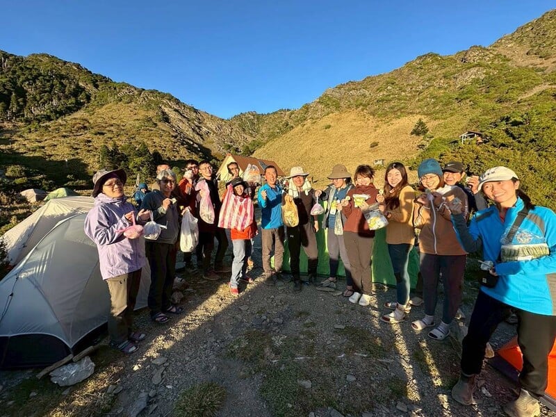 太管處志工邀請山友一起加入淨山行列-268895_0_50cf4.jpg