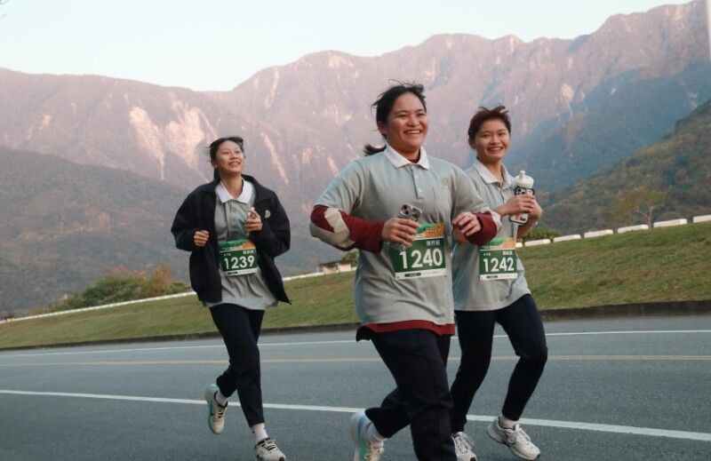 學生挑戰考驗體力耐力和毅力的精舍路跑_0_58d84.jpg