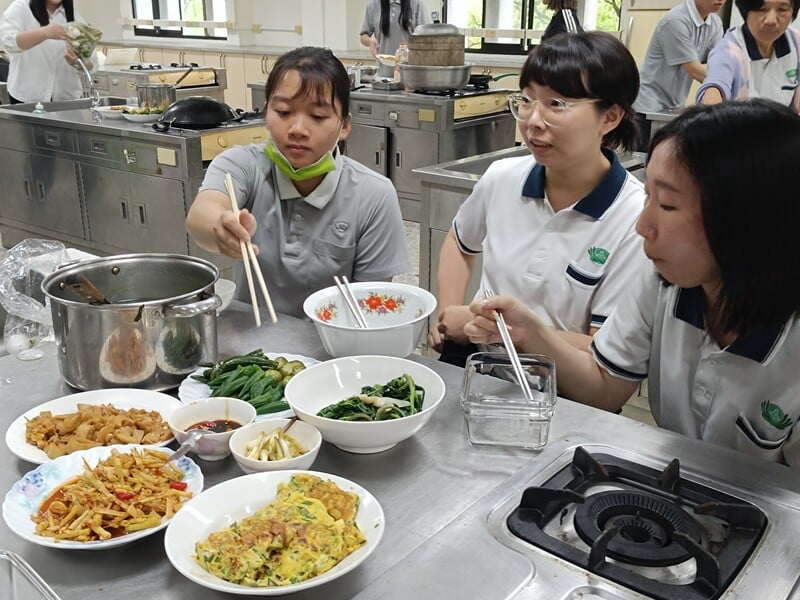 學生迫不急待準備開吃_0_18cbe.jpg