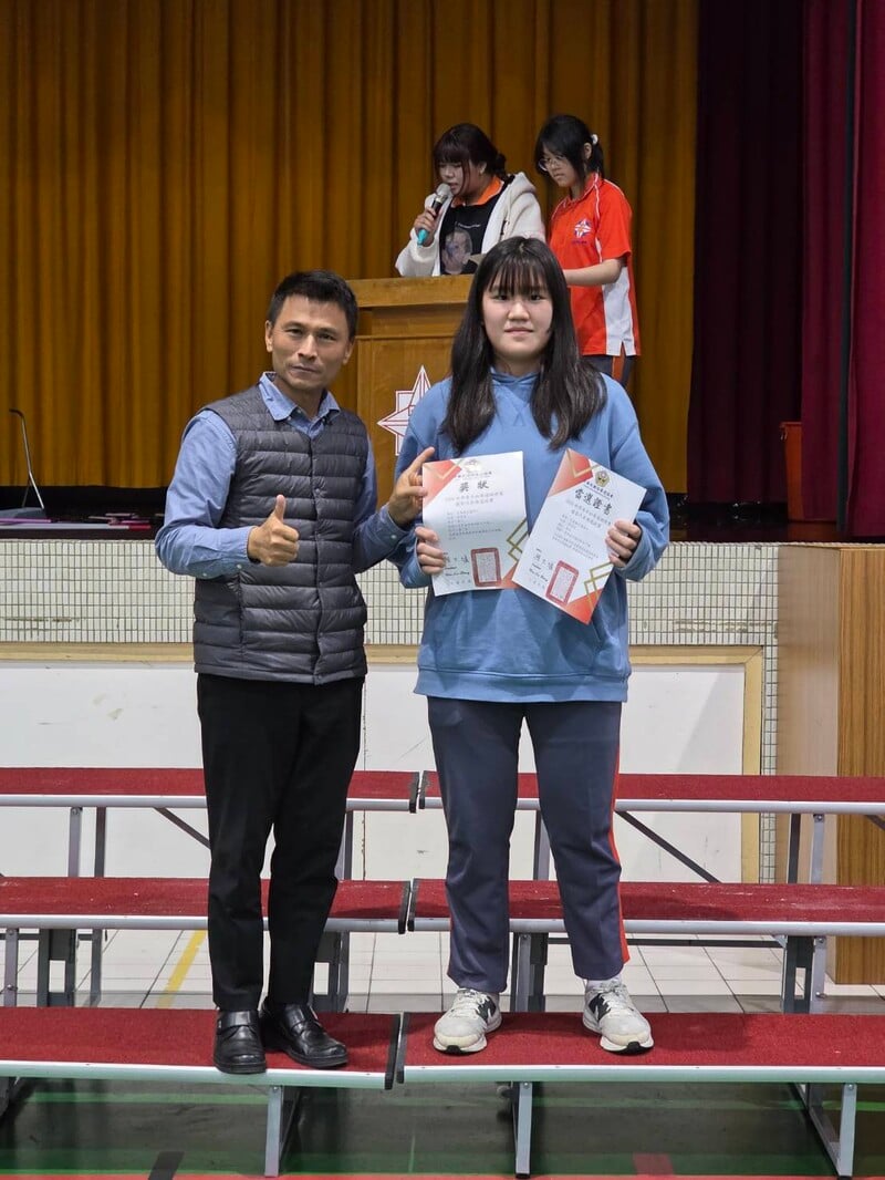 張紫芸當選國手曾銘文校長左恭賀給予勉勵_1d2a1.jpg