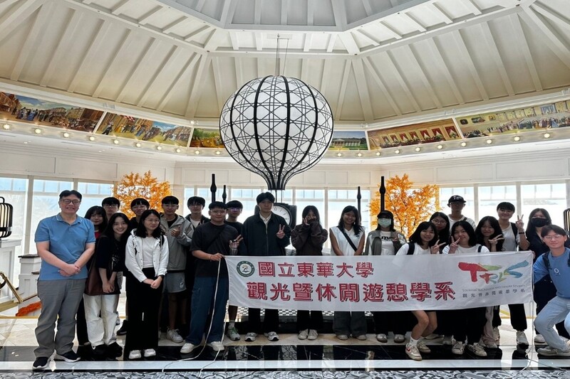 東華大學觀遊系師生與遠雄悅來大飯店人員合照_0_14405.jpg