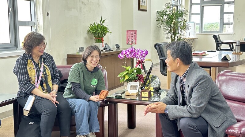 水保署産業發展及休閒組吳菁菁副組長與徐輝明校長交換意見_0_33474.jpg
