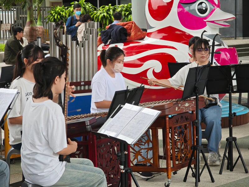 花女國樂快閃演出照片2_0_a61f1.jpg