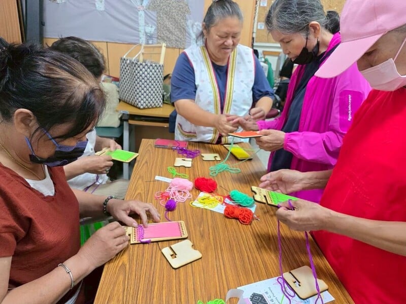 花蓮就業中心與社區協助素花姐打造第二職能帶領原住民織布DIY活動_0938c.JPG