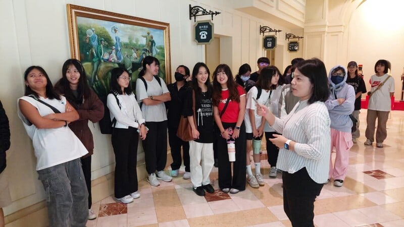 遠雄悅來大飯店饒培渟人資主任親切導覽各項服務設施_0_27ab3.jpg