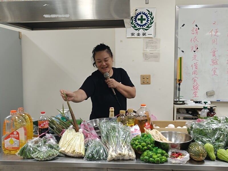 部落媽媽說明原住民野菜種類和特色_0_c2b97.jpg