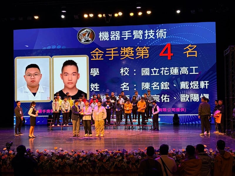 陳名鋐戴煜軒勇奪機器手臂金手獎_0d6b1.jpg