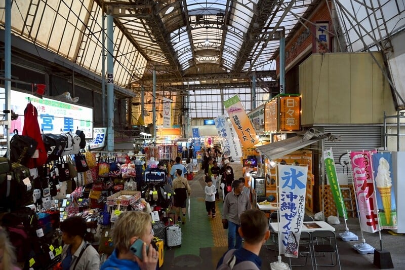 LINE_ALBUM_0503市長魏嘉彥赴沖繩_盼打造花蓮新型市場樣貌_250504_1_e3d91.jpg