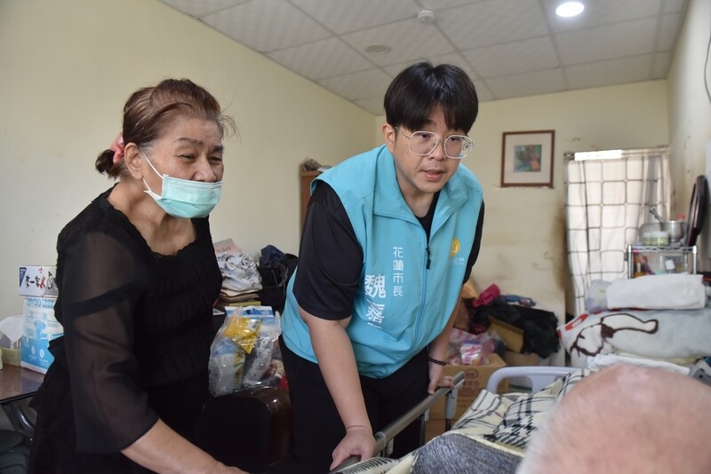 LINE_ALBUM_0523物資關懷生活陷困戶_250523_2_20eea.jpg