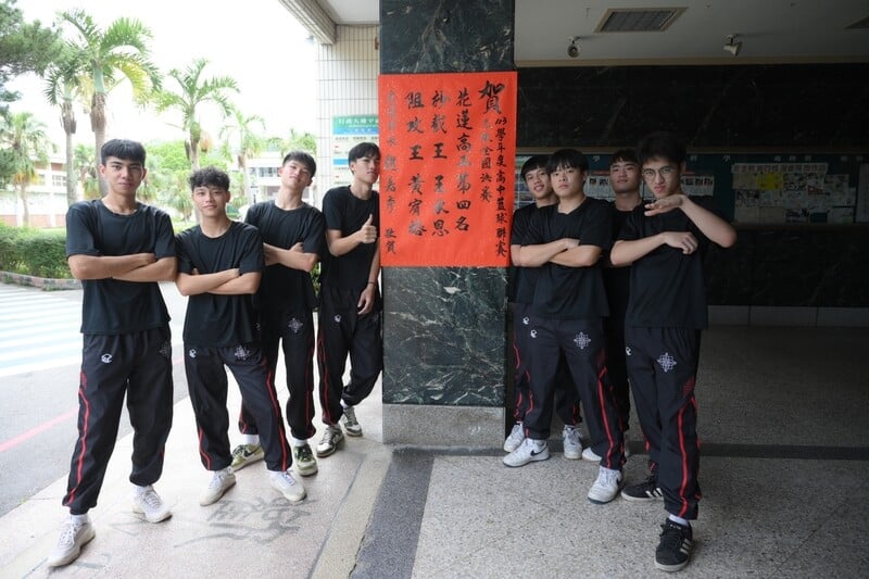 LINE_ALBUM_0526花工勇奪HBL佳績_市長魏嘉彥貼紅榜宴請球員慶功_250526_5_78134.jpg